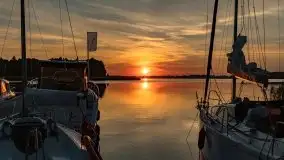 Ognisty zachód przy porcie Ognisty Ptak, jezioro Święcajty - zdjęcie 2