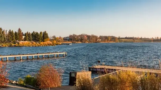 Zachód słońca w Rynie nad jeziorem Ryńskim, październik 2021 r. - zdjęcie 2