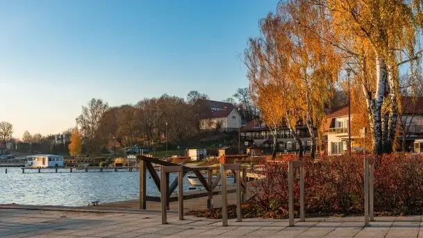 Zachód słońca w Rynie nad jeziorem Ryńskim, październik 2021 r. - zdjęcie 3