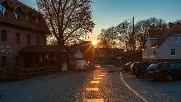 Zachód słońca w Rynie nad jeziorem Ryńskim, październik 2021 r. - zdjęcie 1