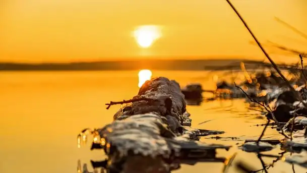 Styczniowy zachód słońca nad jeziorem Święcajty, 2022 r. - zdjęcie 11