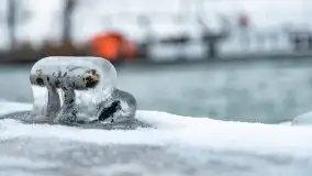 Niegocin i Giżycko skute lodem, grudzień 2020 - zdjęcie 18