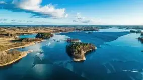 Zimowa sceneria nad plażą przy jeziorze Szóstak - zdjęcie 46