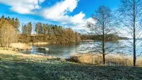 Zimowa sceneria nad plażą przy jeziorze Szóstak - zdjęcie 31