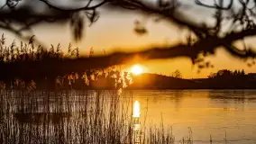 Zachód słońca nad grodziskiem Święta Góra i jeziorem Wojnowo, luty 2022 r. - zdjęcie 22