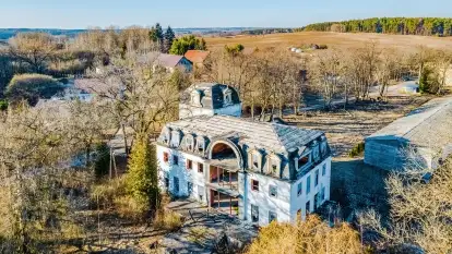 Ruiny pałacu z początku XX wieku w Notyście