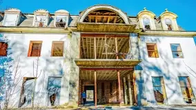 Ruiny pałacu z początku XX wieku w Notyście - zdjęcie 12