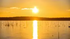 Zachód słońca nad jeziorem Kirsajty, marzec 2022 r. - zdjęcie 23