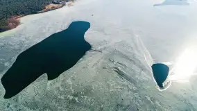 Jezioro Dargin rozstaje się z lodem, przedwiośnie 2022 r. - zdjęcie 9