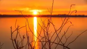 Zachód słońca nad jeziorem Dobskim, marzec 2022 r. - zdjęcie 12