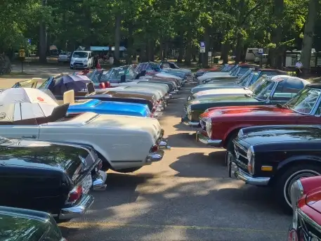 Niezwykłe modele Mercedesa pojawiły się na Mazurach - zdjęcie 1