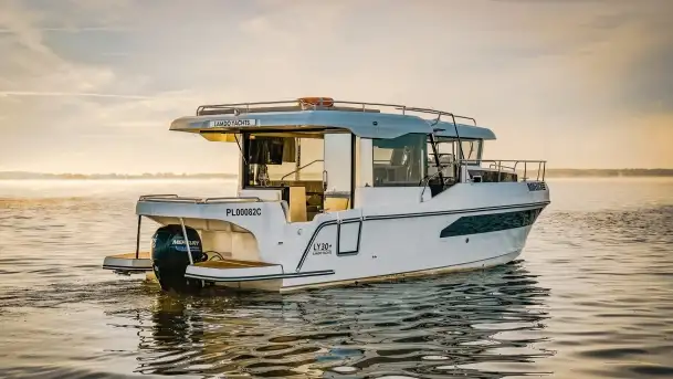 Nowy model jachtu motorowego LY 30+ już po testach na Mazurach - zdjęcie 6