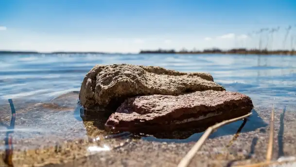 Cmentarz wojenny Jagerhohe i jezioro Święcajty na początku wiosny, 2022 - zdjęcie 11