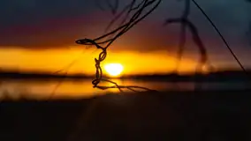 Grudniowy zachód słońca nad jeziorem Łabap - zdjęcie 18