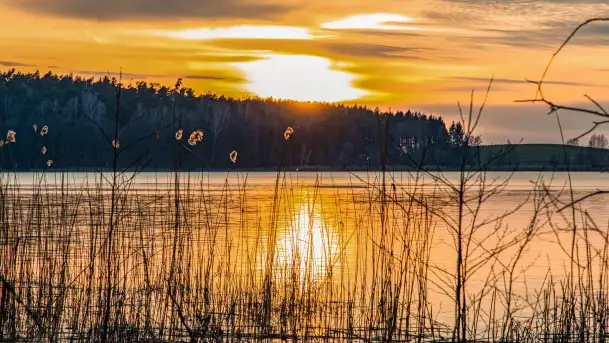 Zachód słońca nad jeziorem Siercze, luty 2023