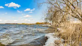 Południowy brzeg jeziora Negocin, lodowe formy, marzec 2023 - zdjęcie 16