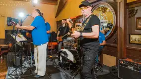 Grają na Mazurach, Shantaż w tawernie Albatros - zdjęcie 12