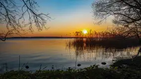 Zachód słońca w Pierkunowie, jezioro Kisajno, kwiecień 2023 r. - zdjęcie 4