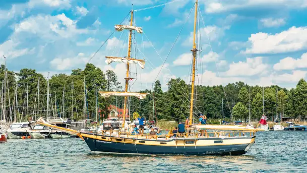 Oldtimery w Strandzie i na jeziorze Kisajno, sierpień 2023 r. - zdjęcie 10