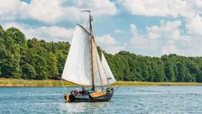 Oldtimery w Strandzie i na jeziorze Kisajno, sierpień 2023 r. - zdjęcie 25