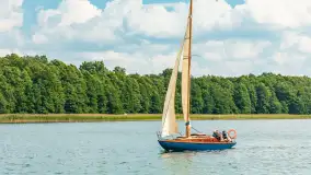 Oldtimery w Strandzie i na jeziorze Kisajno, sierpień 2023 r. - zdjęcie 110