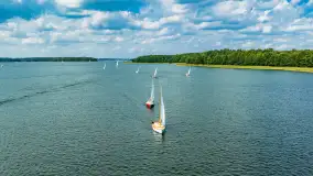 Oldtimery na Kisajnie widoczne z lotu ptaka, sierpień 2023r. - zdjęcie 8