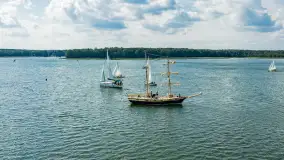 Oldtimery na Kisajnie widoczne z lotu ptaka, sierpień 2023r. - zdjęcie 25