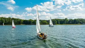 Oldtimery na Kisajnie widoczne z lotu ptaka, sierpień 2023r. - zdjęcie 2