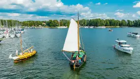 Oldtimery na Kisajnie widoczne z lotu ptaka, sierpień 2023r. - zdjęcie 23