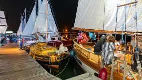 Nocne zdjęcia ze zlotu Oldtimerów w Strandzie, sierpień 2023 r. - zdjęcie 16