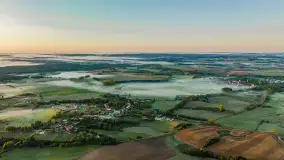 Wrześniowy i mglisty wschód słońca nad jeziorem Mój - zdjęcie 31