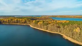 Kisajno, Piękna Góra i Łabędzi Ostrów w jesiennych kolorach z lotu ptaka - zdjęcie 27