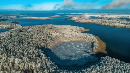 Zimowa wersja Mazur w okolicach Łabędziego Ostrowia i jeziora Kisajno