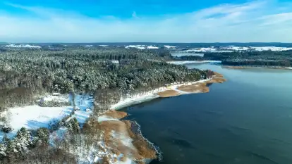Różne miejsca na Mazurach na zimowych zdjęciach z drona, styczeń 2024 r.