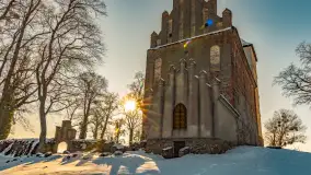 Zamek Krzyżacki, a teraz kościół w Bezławkach w zimowej scenerii, styczeń 2024 r. - zdjęcie 12