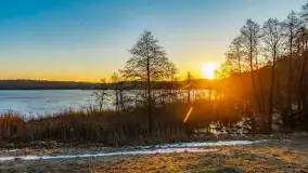 Wschód słońca z resztkami zimy nad jeziorem Siercze, styczeń 2024 r. - zdjęcie 16