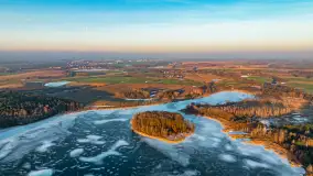 Wschód słońca z resztkami zimy nad jeziorem Siercze, styczeń 2024 r. - zdjęcie 18