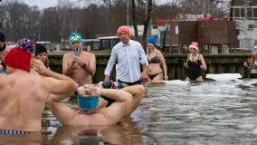 Morsy z Giżycka tradycyjne zatańczyły poloneza, styczeń 2024 r. - zdjęcie 27