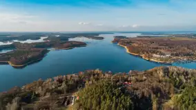 Mazury z drona przy jeziorze Kisajno, luty 2024 r. - zdjęcie 17