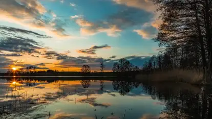 Zachód słońca nad jeziorem Głęboka Kuta, marzec 2024 r.