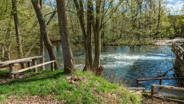 Zabytkowy młyn wodny przy Krutyni, kwiecień 2024 r. - zdjęcie 2