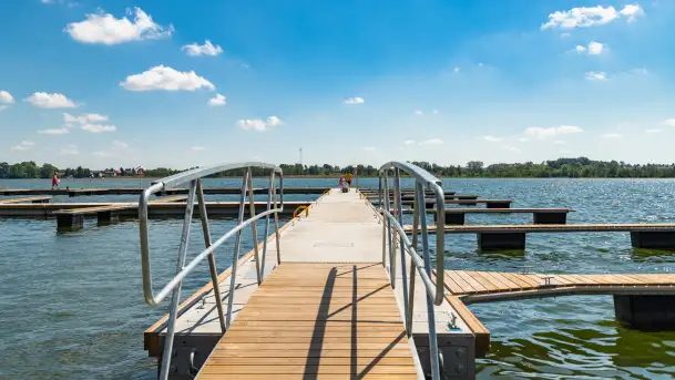 Pomosty pływające Karos – Lider w Budowie Pomostów na Mazurach - zdjęcie 1