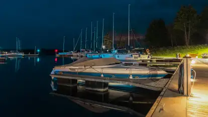 Przystań Nautica nocą, wrzesień 2024 r.