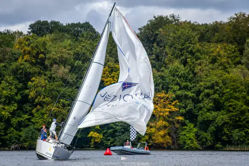 Polska Liga Sterników w Jeziorak Yacht Club: Innowacyjny Inkubator Żeglarstwa Regatowego - zdjęcie 9
