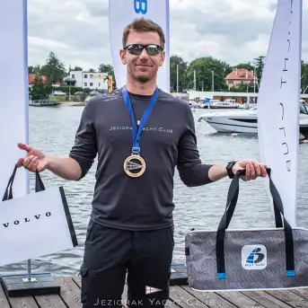 Polska Liga Sterników w Jeziorak Yacht Club: Innowacyjny Inkubator Żeglarstwa Regatowego - zdjęcie 32