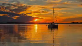 Zachód słońca nad jeziorem Dargin, port Dziki Harsz - zdjęcie 9