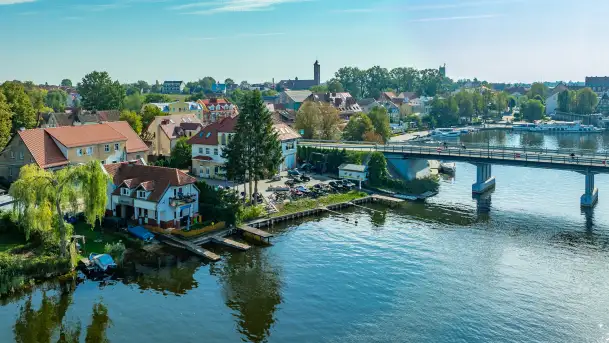 Mikołajki i okoliczne jeziora z drona, wrzesień 2024 r. - zdjęcie 8