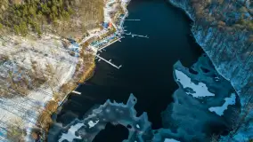 Jezioro Kisajno, Tajty, Piękna Góra w zimowej scenerii z drona - zdjęcie 23