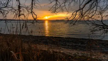 Zachód słońca nad jeziorem Dargin, styczeń 2025 r.