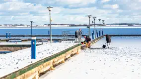 Niedzielne, zimowe popołudnie w Wilkasach nad Niegocinem, luty 2025 r. - zdjęcie 16